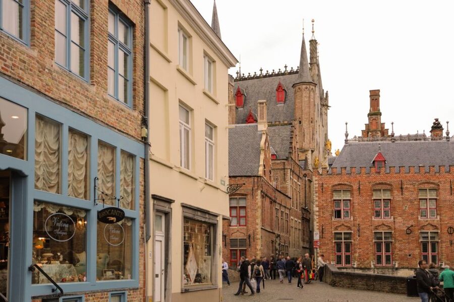 From Paris: Bruges Guided Tour with Hotel Pickup - The coach ride and the cost of convenience
