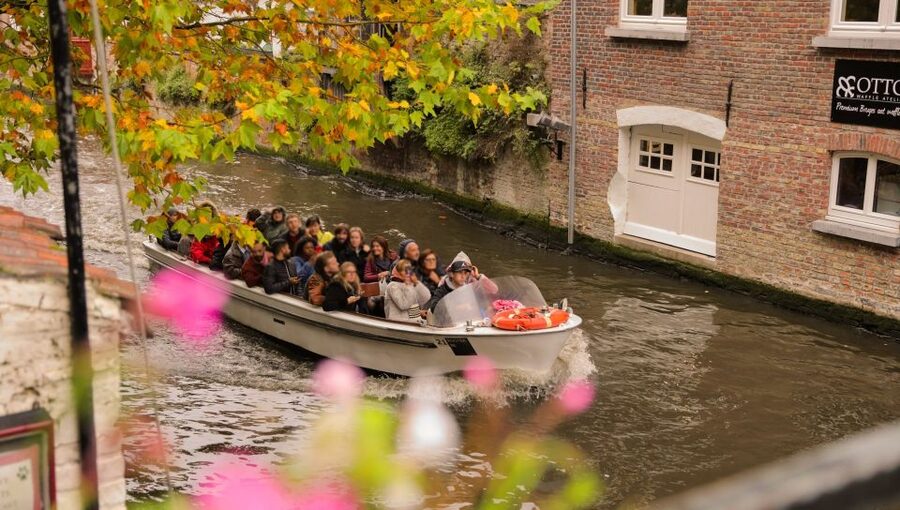 From Paris: Day Trip to Bruges with Optional Seasonal Cruise - The first walk through Bruges