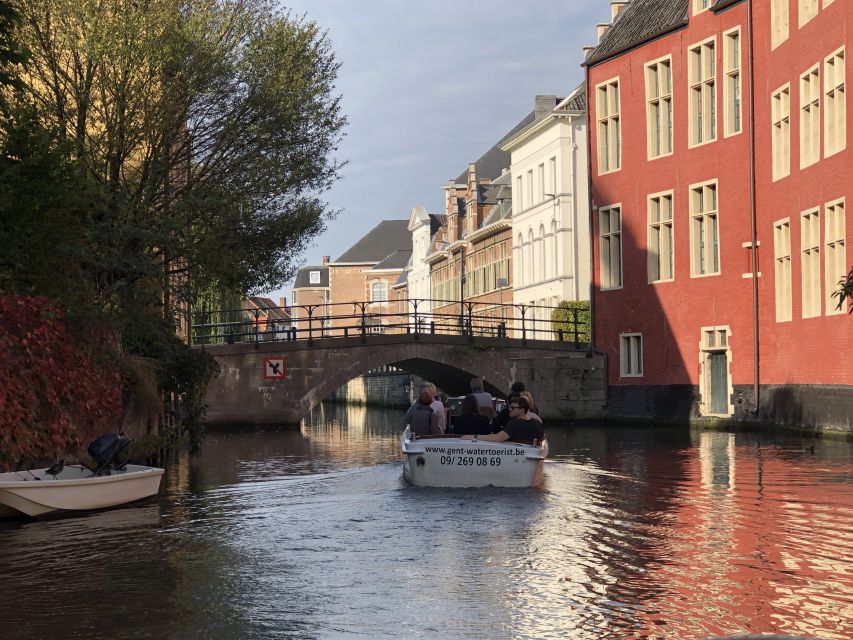 Ghent: 40-Minute Historical Boat Tour of City Center - Graslei: Ghent’s grand canal-side introduction
