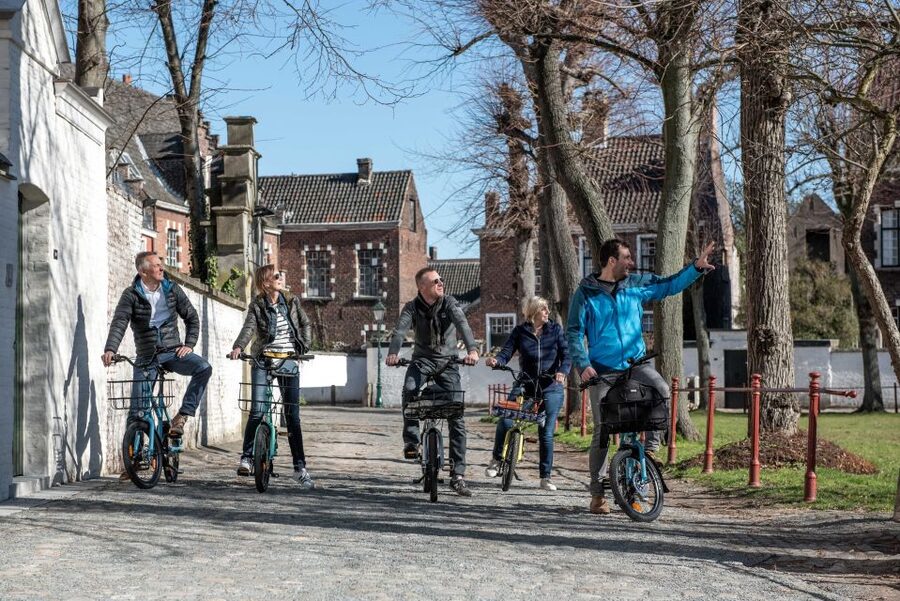 Ghent: City Highlights and Hidden Gems Guided Bike Tour - The Castle of the Counts and Ghent’s medieval power