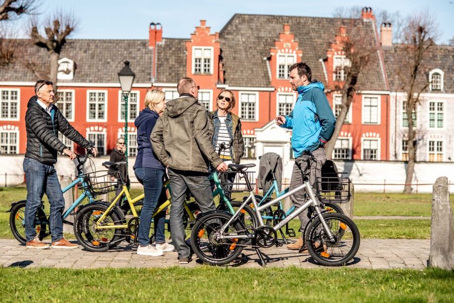 Ghent: City Highlights and Hidden Gems Guided Bike Tour - Art, parks, canals, and everyday neighborhoods