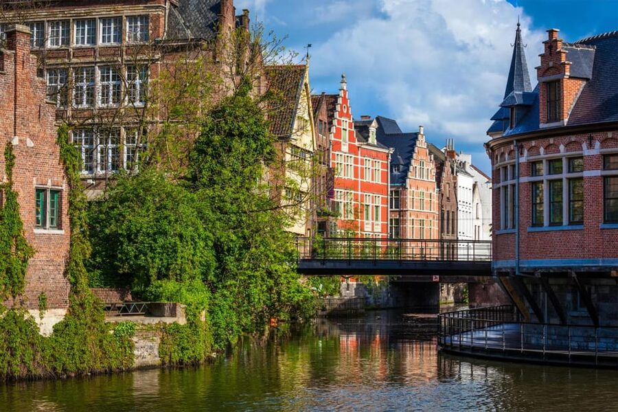 Ghent: Express Walk with a Local in 60 minutes - What the small group changes