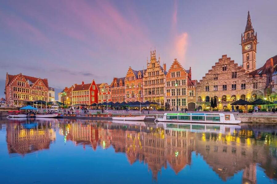 Ghent: Express Walk with a Local in 60 minutes - Starting at the Tourist Information Center