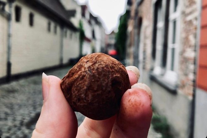 Ghent: Famous Belgian Chocolate Walking Tour with Tastings - Van Hoorebeke and the passion fruit surprise