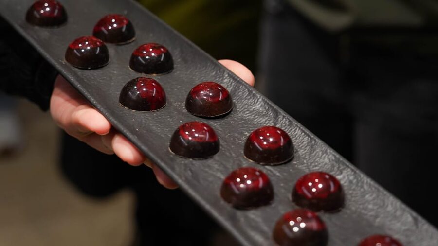 Ghent: Food & Drink Walking Tour with Tastings - Belgian pralines from a Gault Millau-rated chocolatier