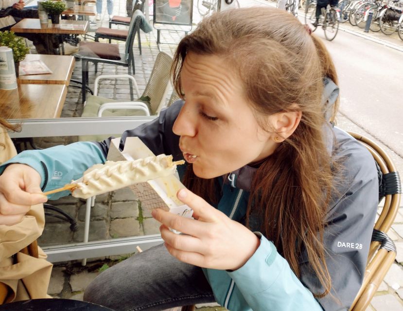 Ghent: Guided City Tour with Food Tastings - Along Graslei and Korenlei