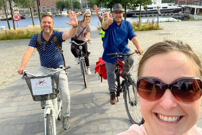 Guided Bike Tour: 2 Hours Highlights of Antwerp - The unnamed historic building stop