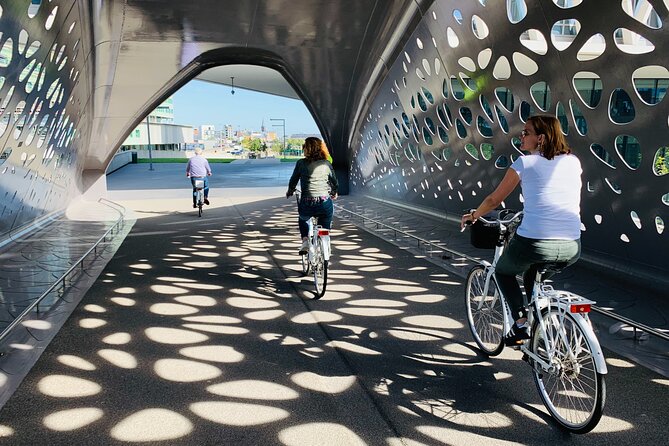 Guided Bike Tour: 2 Hours Highlights of Antwerp - Antwerpen-Centraal: a spectacular first stop