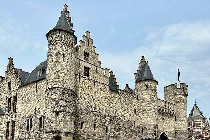 Guided E-kickscooter tour: The big five of Antwerp - A puzzling stop description and what to expect