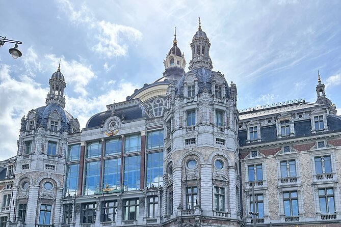 Guided E-kickscooter tour: The big five of Antwerp - Green park riding and a pause in the Island district
