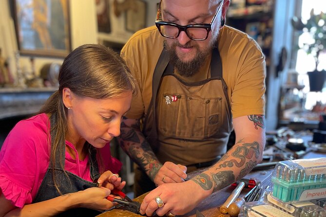 Handcraft your own silver ring in Bruges - Choosing a style before the tools come out