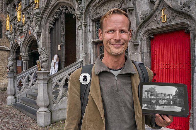 "Hidden Brugge" Photo Tour - 2hr open city tour & workshop - Burg Square: a short warm-up with a useful lesson