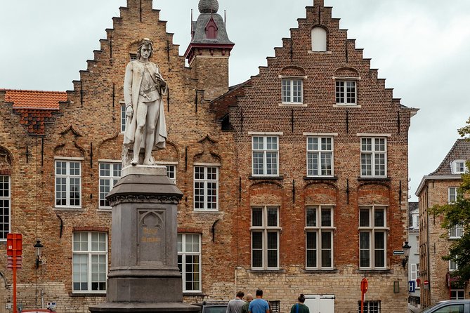 Highlights & Hidden Gems With Locals: Best of Bruges Private Tour - Belgian beer culture at the 2be Beer Wall