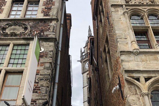 Historic Highlights, by a local guide - Key details that shape the walk