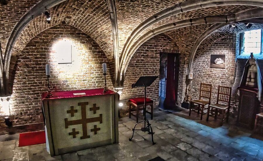 Historical Bruges: Jerusalem Chapel and Univ. of Commerce - Starting at the Markt, where commerce began