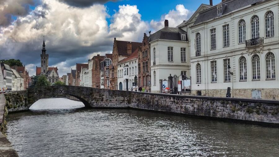 Historical Bruges: Jerusalem Chapel and Univ. of Commerce - What the Spanish guide adds