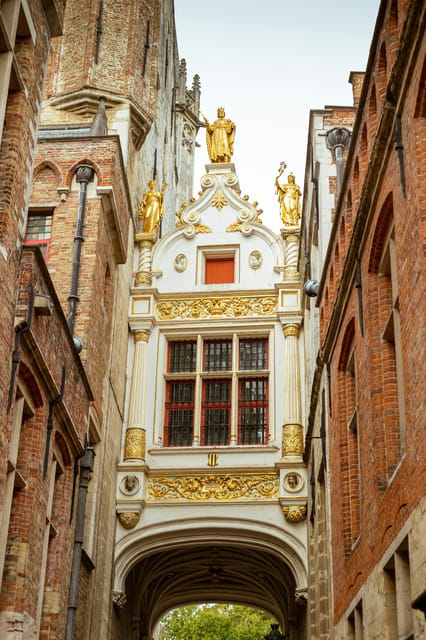 Historical walk in Bruges with local guide. Praline included - Is $3.41 good value?
