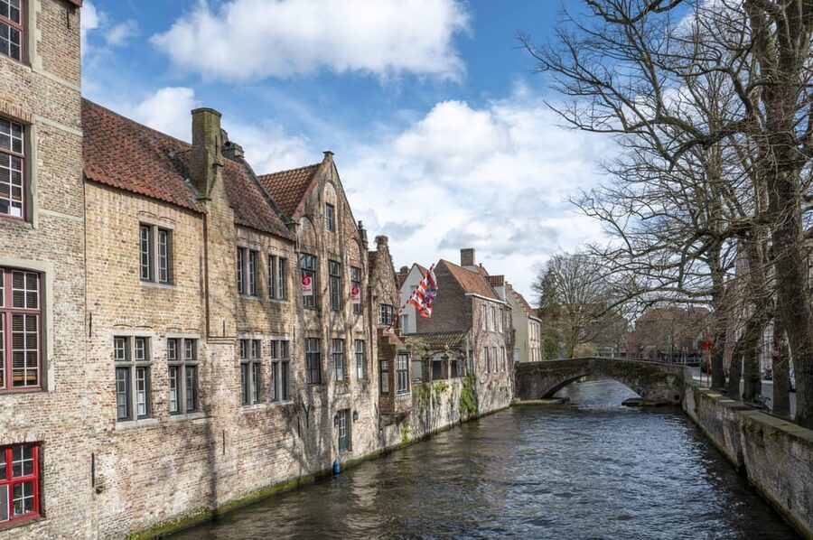 Historical walk in Bruges with local guide. Praline included - Burg Square and the city’s political heart