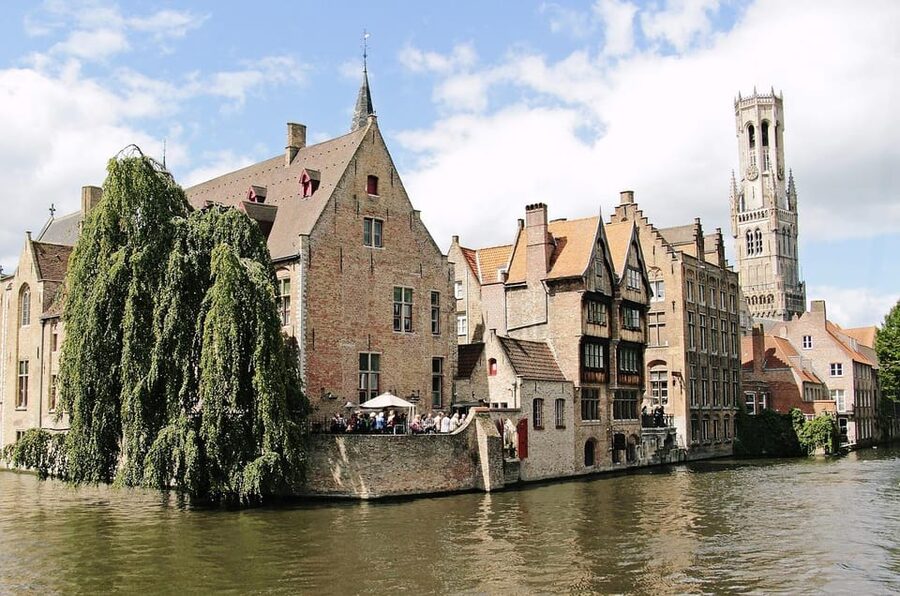 Historical walk in Bruges with local guide. Praline included - The red-light district and Bruges beyond the postcard