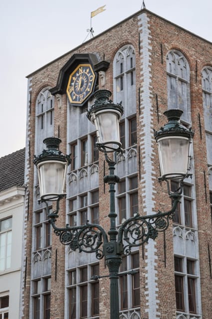 Historical walk in Bruges with local guide. Praline included - The Sukerbuyc praline