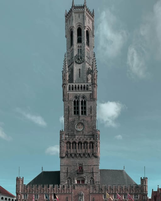 Historical walk in Bruges with local guide. Praline included - Starting at the Markt and Belfry
