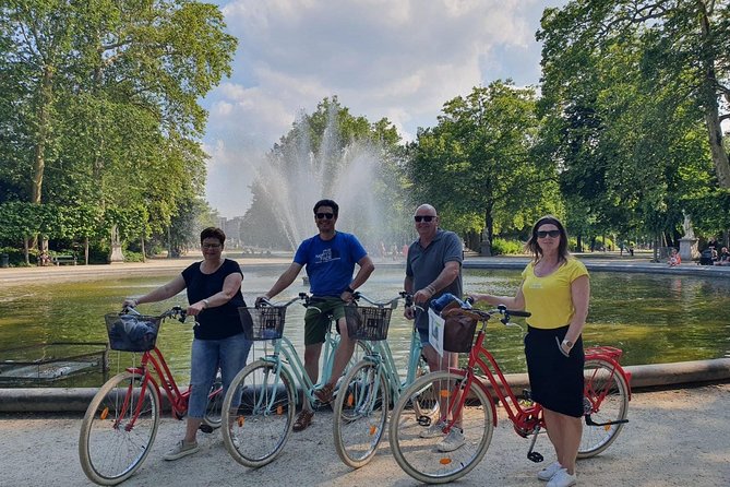 Lively Brussels Highlights Bike tour DUTCH - The Royal Palace and its gilded gates