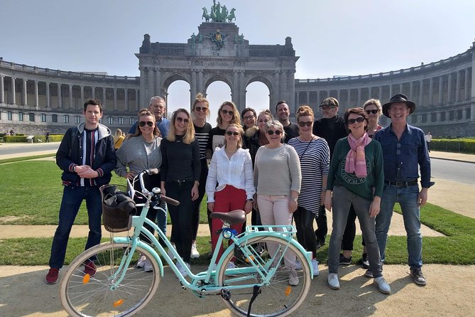 Lively Brussels Highlights Bike tour DUTCH - Manneken Pis and the first Belgian snack
