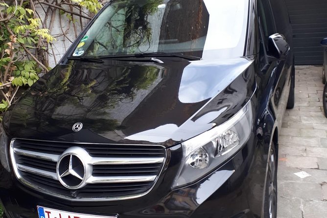 Luxury Minivan from Brussels airport to the city of Brussels - Café Java pickup: simple meeting point, important details
