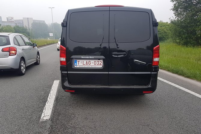 Luxury Minivan from Charleroi airport to the city of Brussels - A calm landing at Charleroi Airport