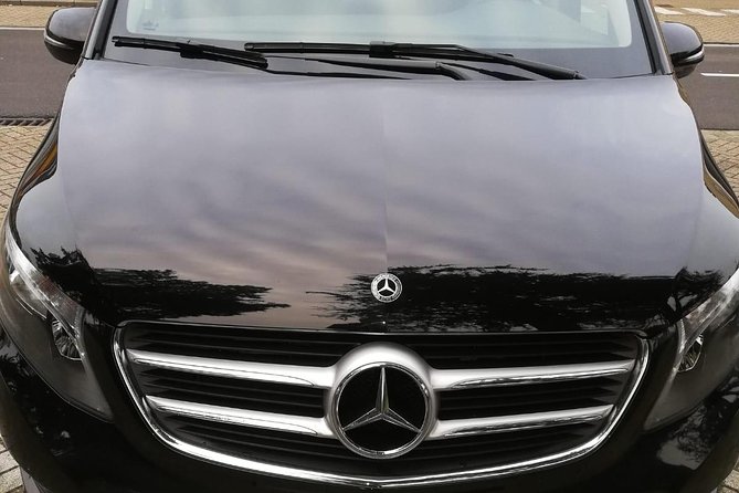 Luxury Minivan from Charleroi airport to the city of Ghent - A private minivan for up to eight people