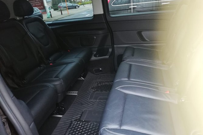 Luxury Minivan from Charleroi airport to the city of Ghent - Who should book this private transfer?