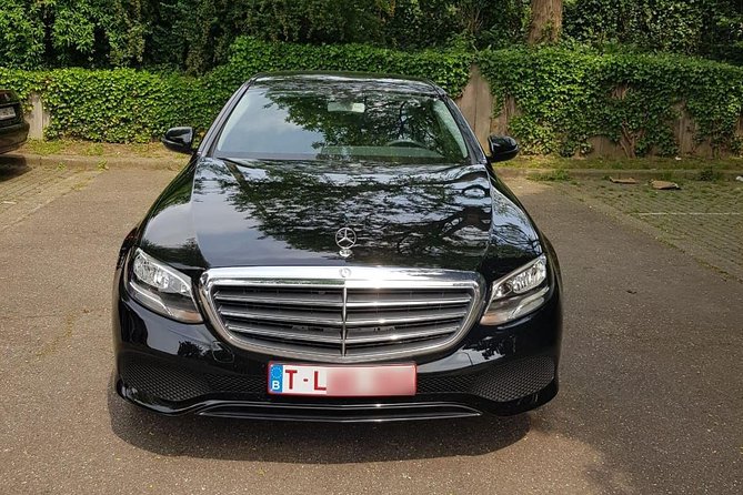 Luxury vehicle from Brussels airport to the city of Brussels - What the airport meeting point is really like