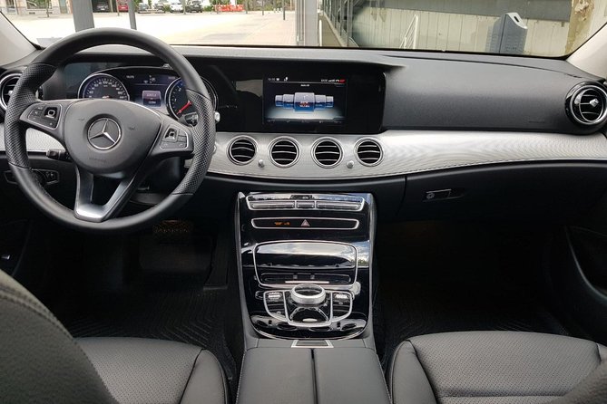 Luxury vehicle from Brussels airport to the city of Brussels - Reliability, communication, and one serious warning