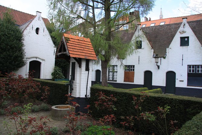 Photo Tour "Jan van Eyck" - Jan van Eyck Square and Bruges’ old harbor