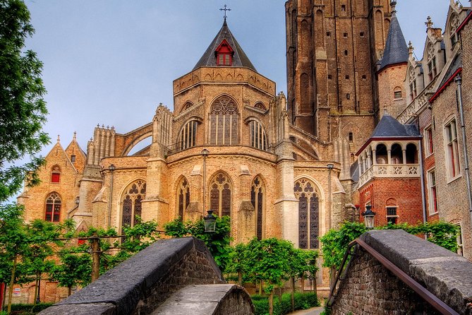 Private 3-hour walking tour of Bruges with official tour guide - The Basilica of the Holy Blood and a small but important detail