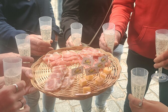 Private Bruges Food Tour: 8 Tastings of Local Delicacies - Chez Albert: a classic Belgian waffle