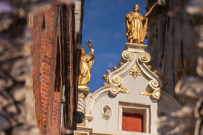 Private Bruges Historical Walking Tour with Chocolate Treat - The chocolate stop at Depla Chocolatier