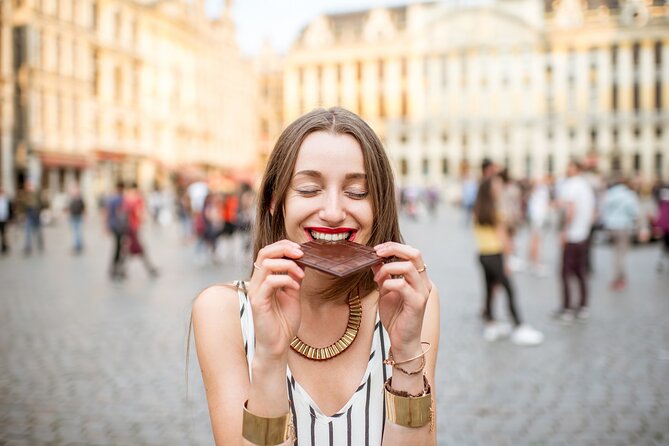 Private Bruges’ Iconic Sites and Chocolate Tasting Tour - Starting at Market Square with Bruges at your feet
