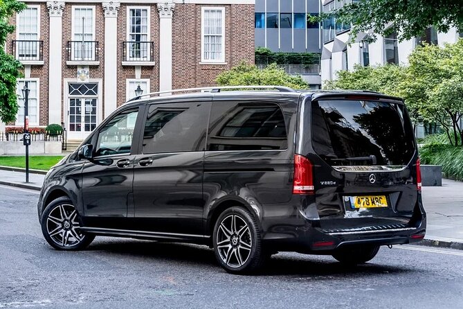 Private Departure Transfer from Brussels City to Brussels Airport by luxury van - Why the 24/7 schedule can be worth paying for