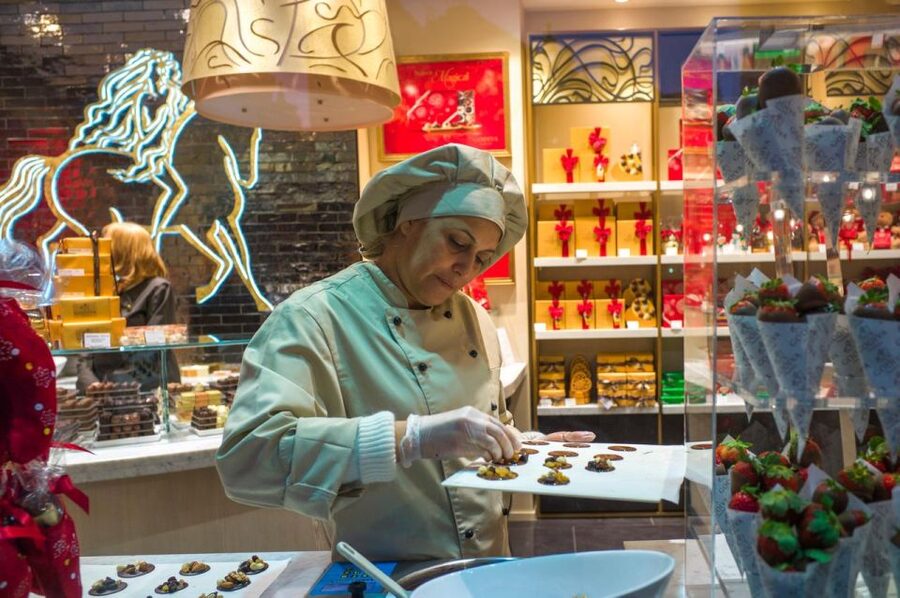 Private Guided Tour of Bruges’ Iconic Sites & Chocolate - Site Oud Sint-Jan and the Beguinage