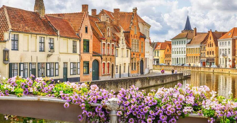 Private Guided Tour of Bruges’ Iconic Sites & Chocolate - Fish Market and the road to Burg Square