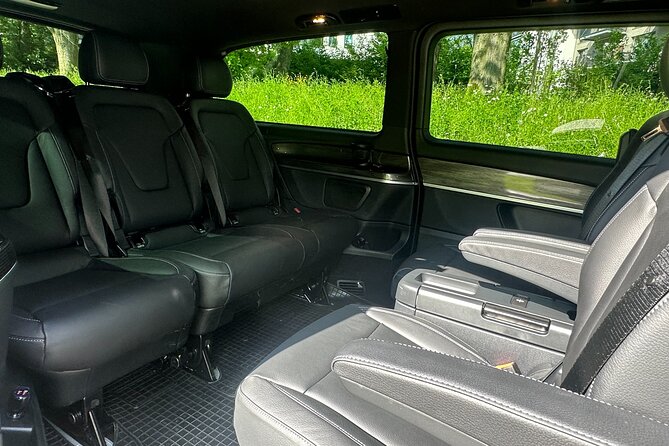 PRIVATE MPV TRANSFER FROM/TO BRUSSELS AIRPORT (Max 6 pax) ONE-WAY - What this Brussels airport transfer actually includes