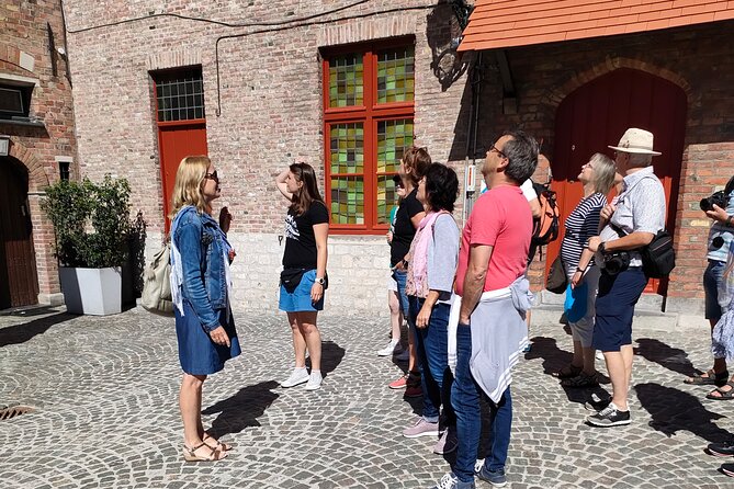 Private tour: From your hotel + see the Madonna of Michelangelo - Beguinage Ten Wijngaarde, a quiet pause in the route