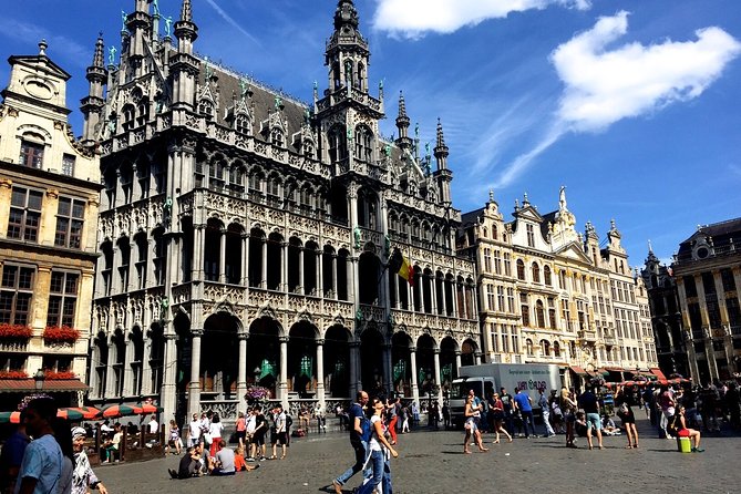 Private Transfer: Brussels Airport BRU to Brussels by Luxury Van - A first look at Brussels from the road