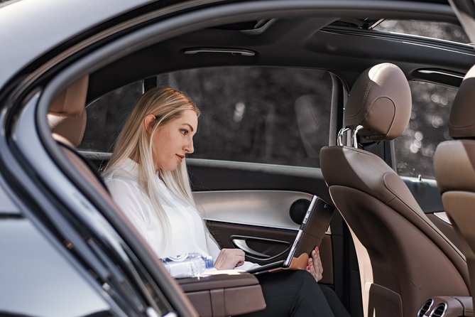 Private transfer from BRU Airport to Bruges with luxury limousine 3 pax - From Brussels Airport to Bruges without the usual fuss