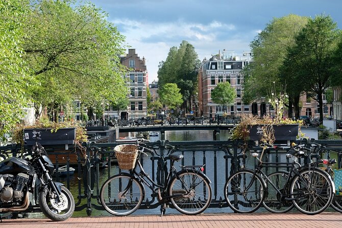Private transfer from Brussels to Amsterdam, 2h Stop in Utrecht - Leaving Brussels by private car