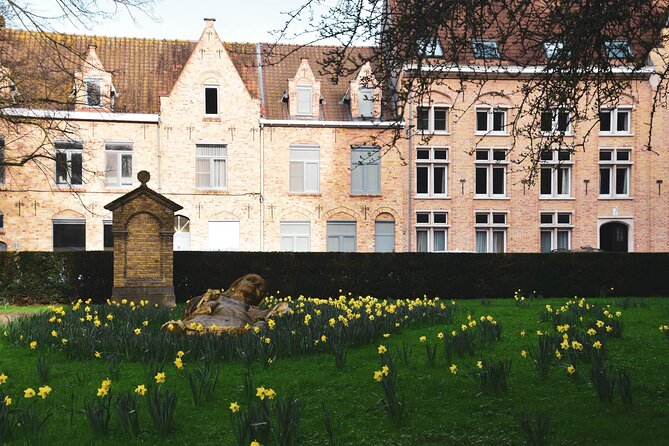 Small Group Ypres Remembrance Day Filled With War History - Ramparts Cemetery: a quiet place inside Ypres
