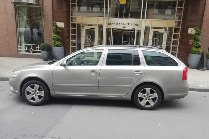 Standard vehicle from Charleroi airport to city of Brussels - Flight-timed pickup and the meeting point