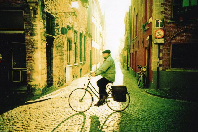 Surprise Walk of Bruges with a Local - The guide style and local perspective