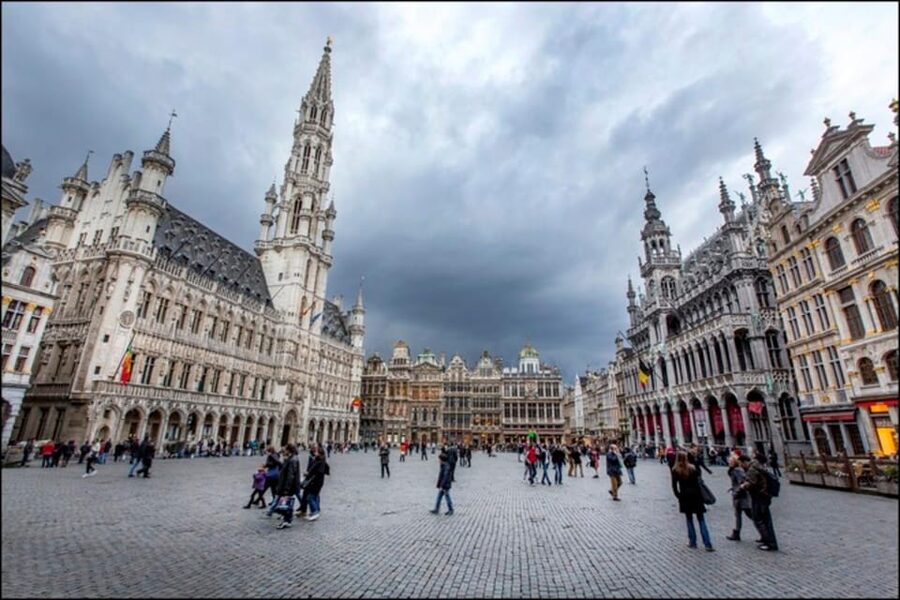 THE MOST COMPLETE TOUR of BRUSSELS! + PDF tour guide - Finishing at Galeries Royales Saint Hubert